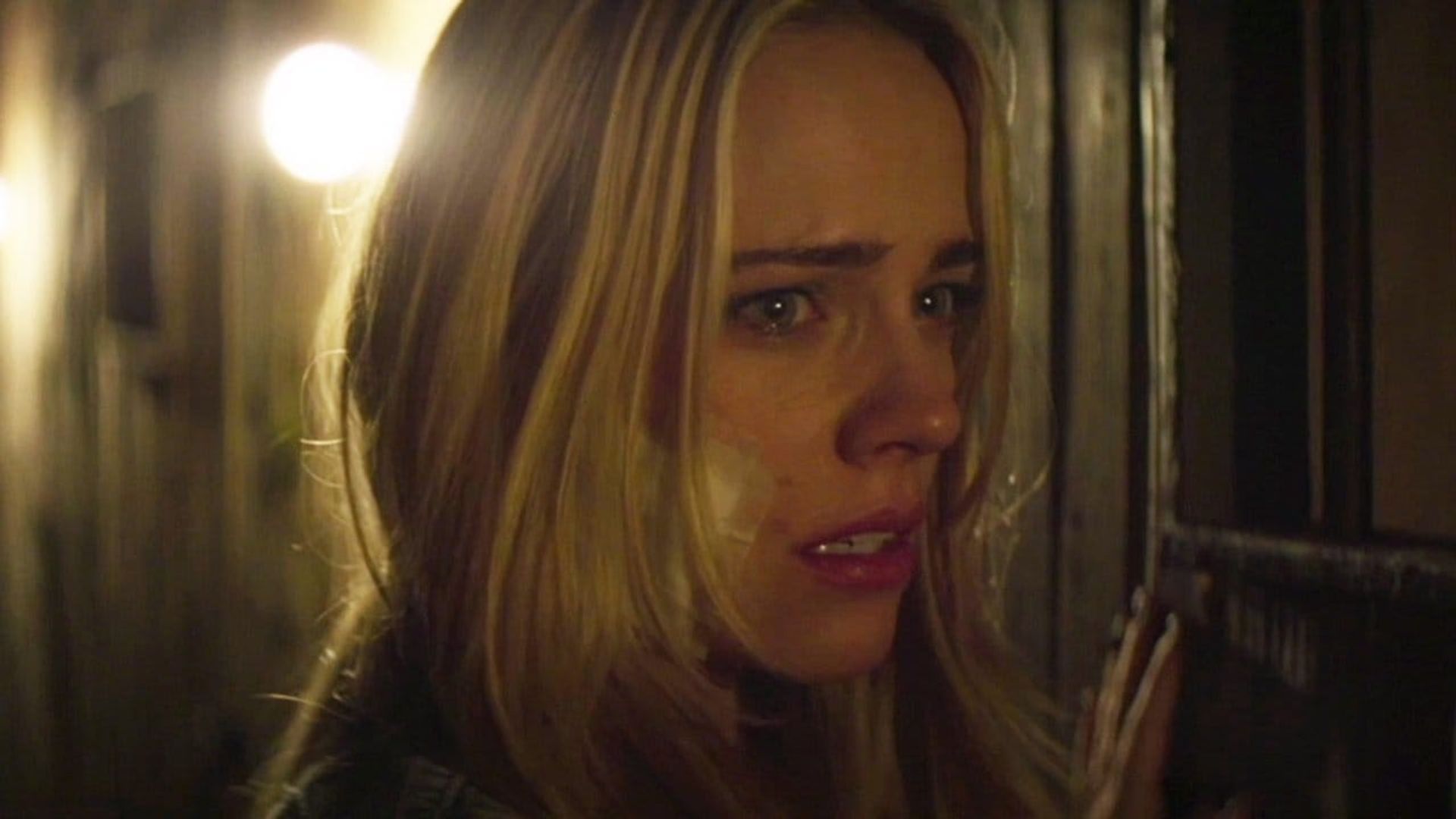 Трэйси динвидди ходячие мертвецы. Бетани энн линд в ходячих мертвецах. Трейлер название спармагедон. Трейлер название спармагедон. На дороге 2012.